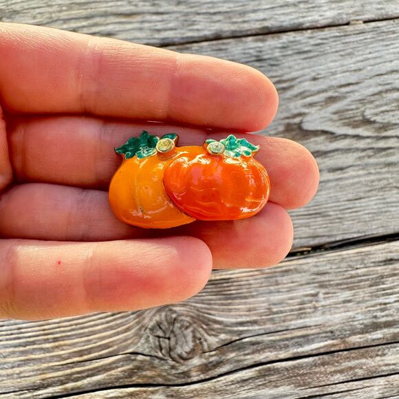 Vintage Pumpkin Brooch: Fall Jewelry Pin - Picture 2 of 3